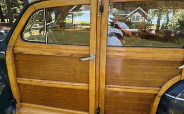 Ford-Woody-wagon-1946-Green-Tan-11