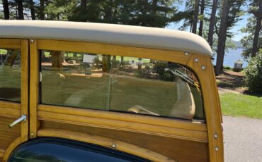 Ford-Woody-wagon-1946-Green-Tan-12