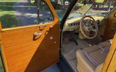 Ford-Woody-wagon-1946-Green-Tan-15
