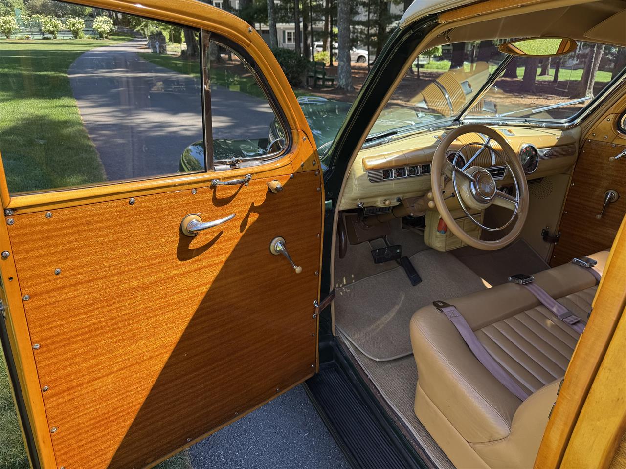 Ford-Woody-wagon-1946-Green-Tan-15