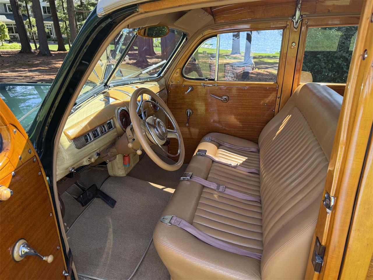 Ford-Woody-wagon-1946-Green-Tan-16
