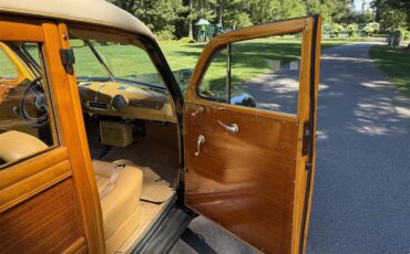Ford-Woody-wagon-1946-Green-Tan-19