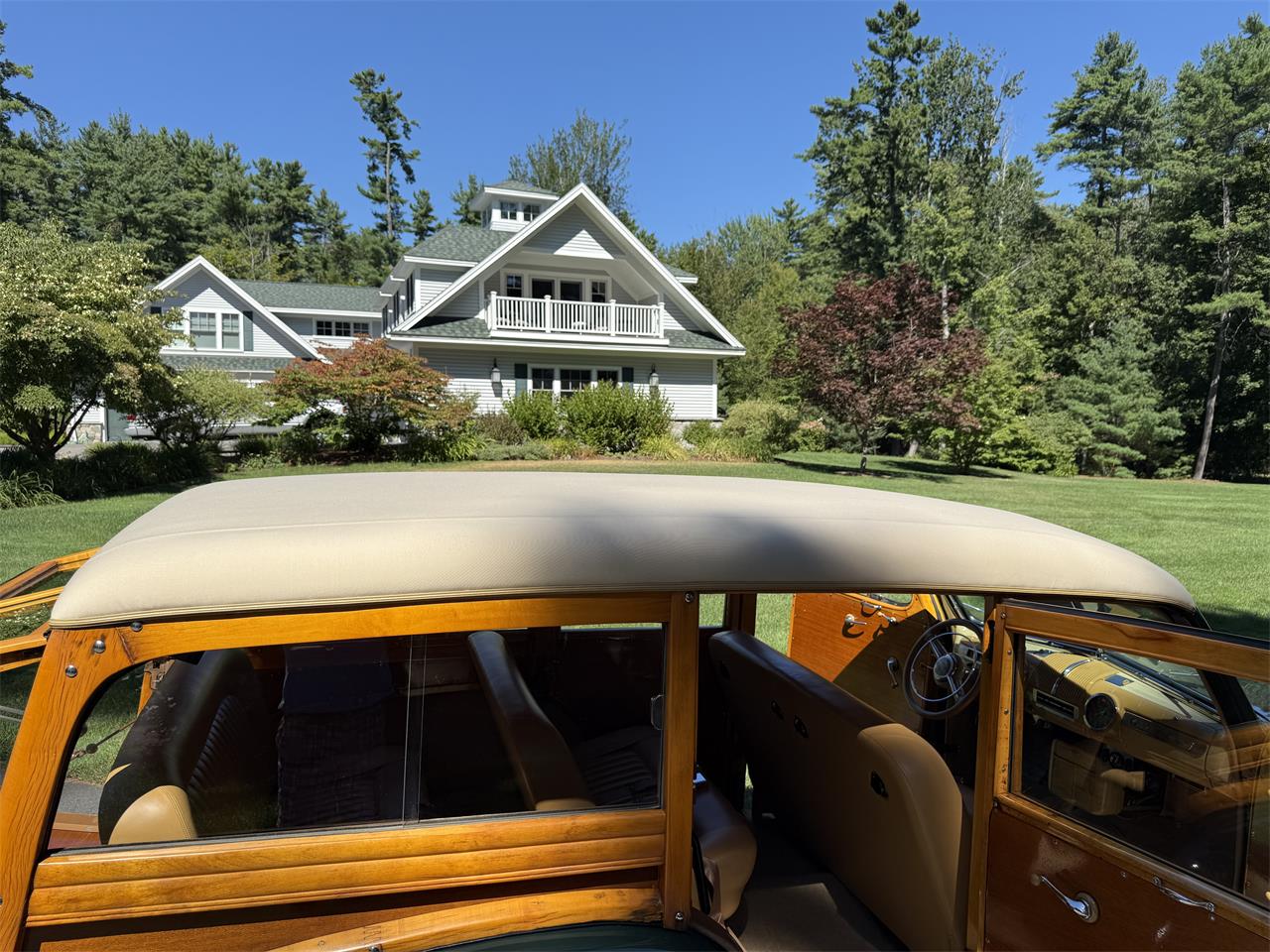 Ford-Woody-wagon-1946-Green-Tan-23