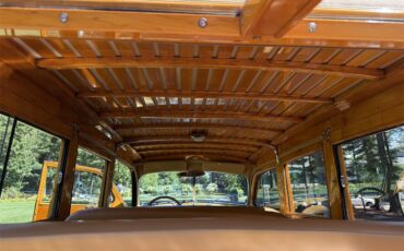 Ford-Woody-wagon-1946-Green-Tan-27