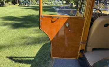 Ford-Woody-wagon-1946-Green-Tan-29