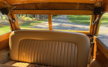 Ford-Woody-wagon-1946-Green-Tan-30