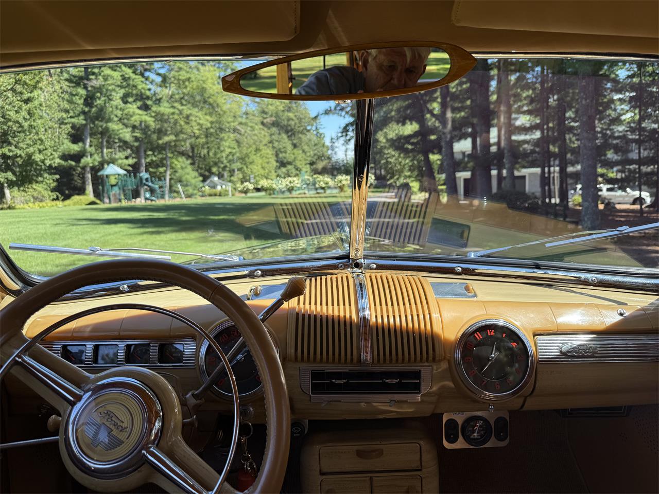Ford-Woody-wagon-1946-Green-Tan-32
