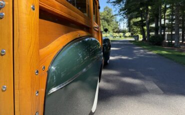 Ford-Woody-wagon-1946-Green-Tan-35