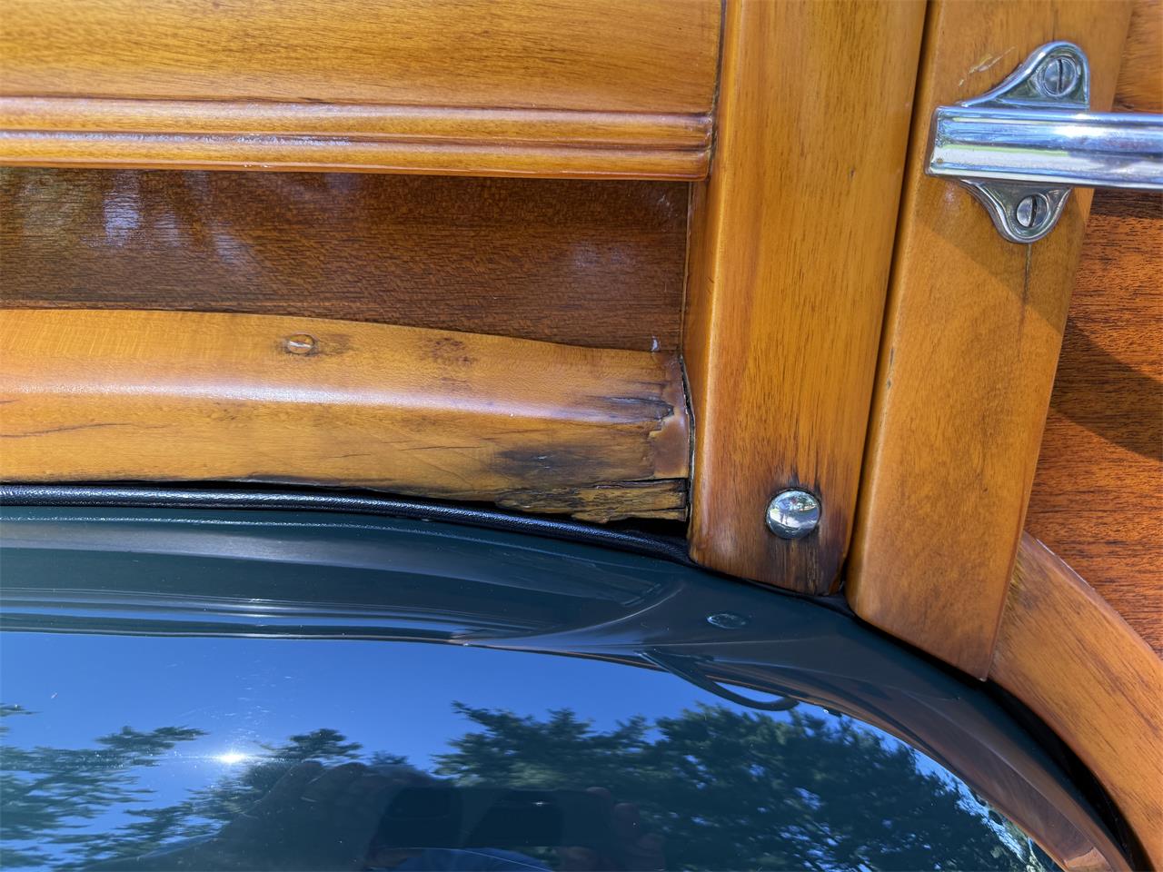 Ford-Woody-wagon-1946-Green-Tan-36