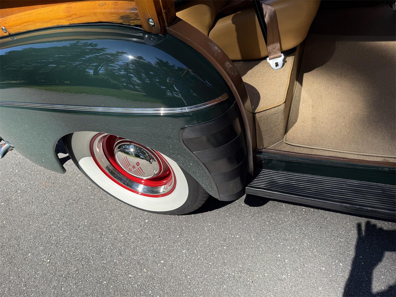 Ford-Woody-wagon-1946-Green-Tan-39
