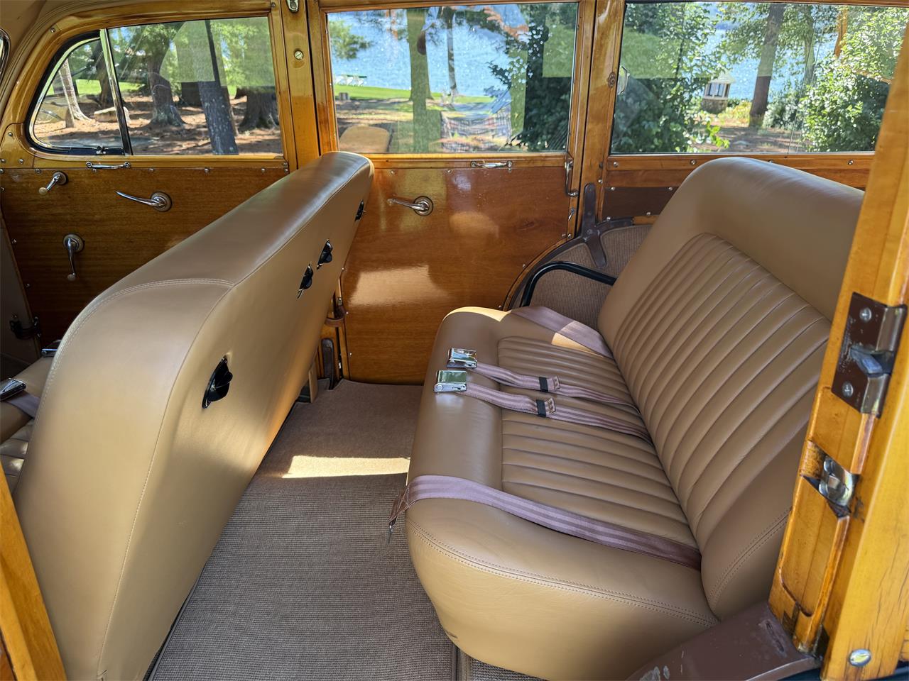 Ford-Woody-wagon-1946-Green-Tan-4