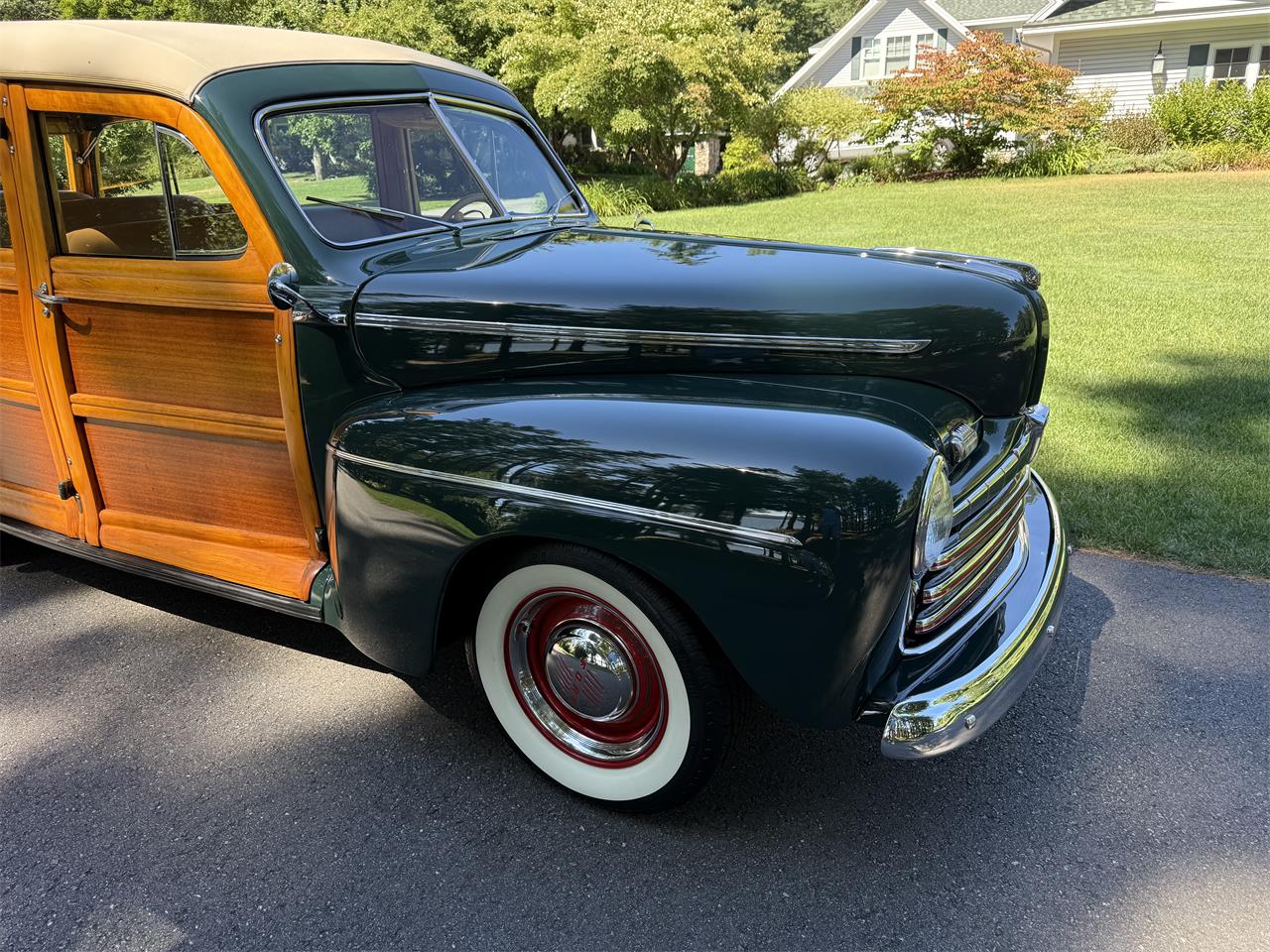 Ford-Woody-wagon-1946-Green-Tan-5