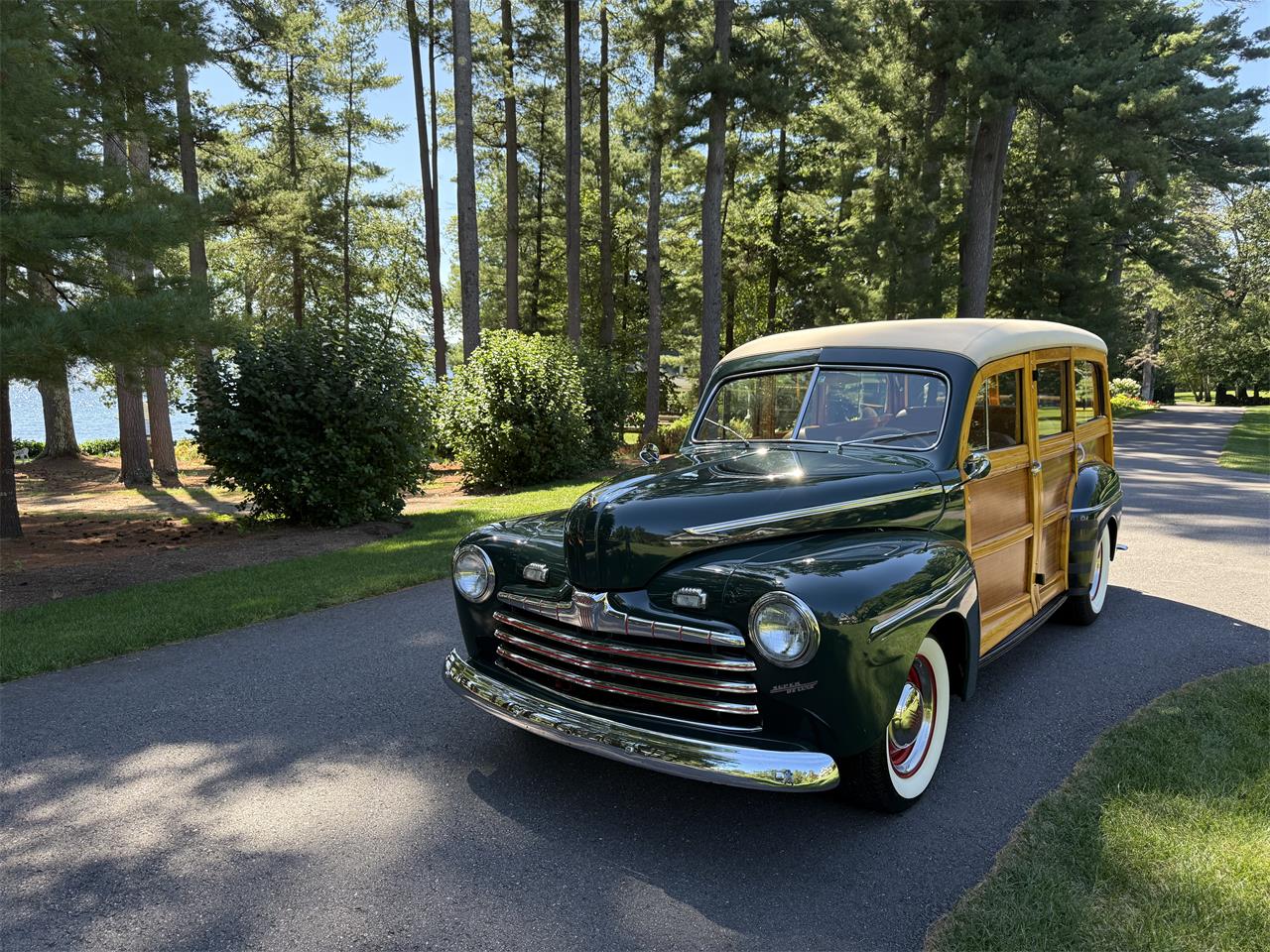 Ford-Woody-wagon-1946-Green-Tan