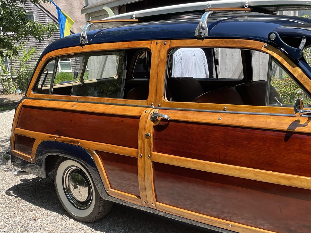 Ford-Woody-wagon-1949-blue-saddle-14
