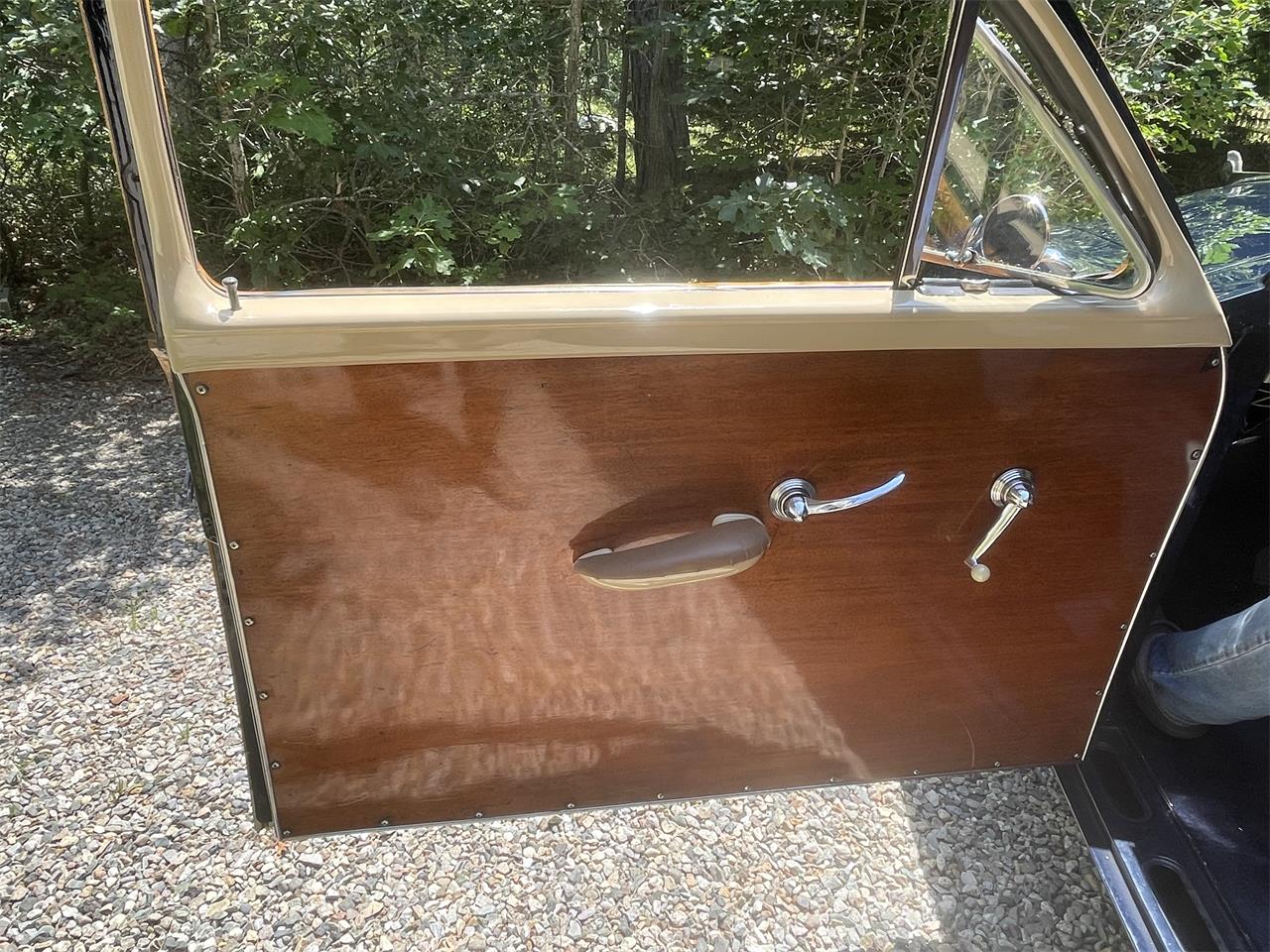 Ford-Woody-wagon-1949-blue-saddle-17