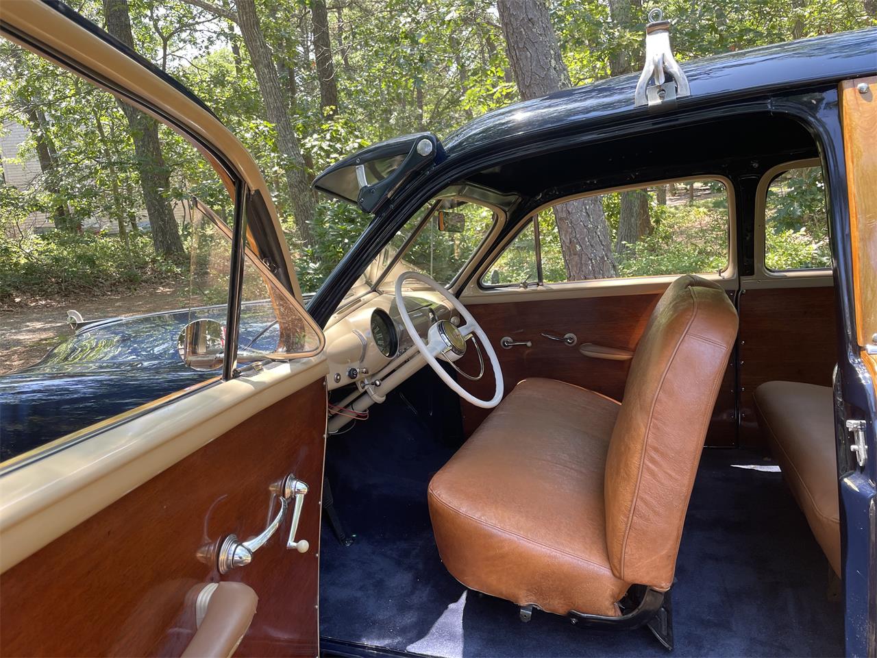 Ford-Woody-wagon-1949-blue-saddle-18