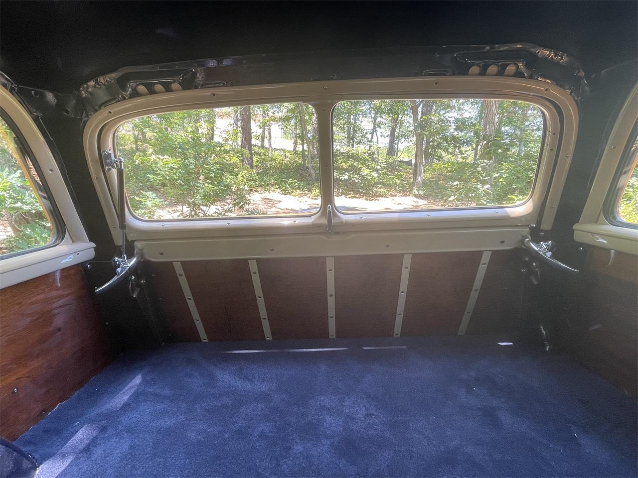 Ford-Woody-wagon-1949-blue-saddle-23