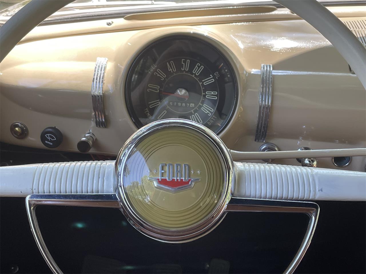 Ford-Woody-wagon-1949-blue-saddle-25