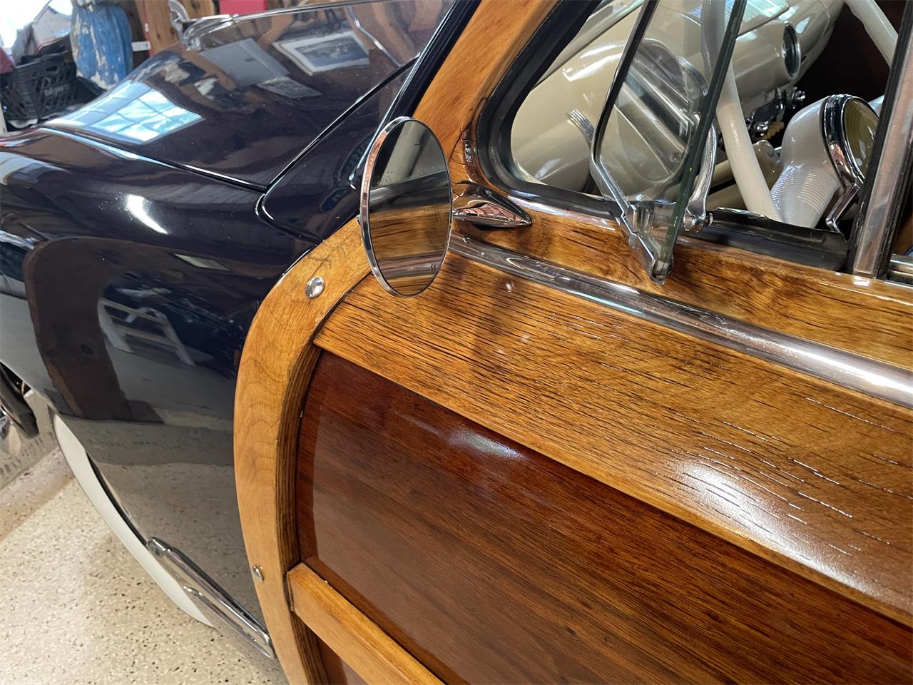 Ford-Woody-wagon-1949-blue-saddle-28