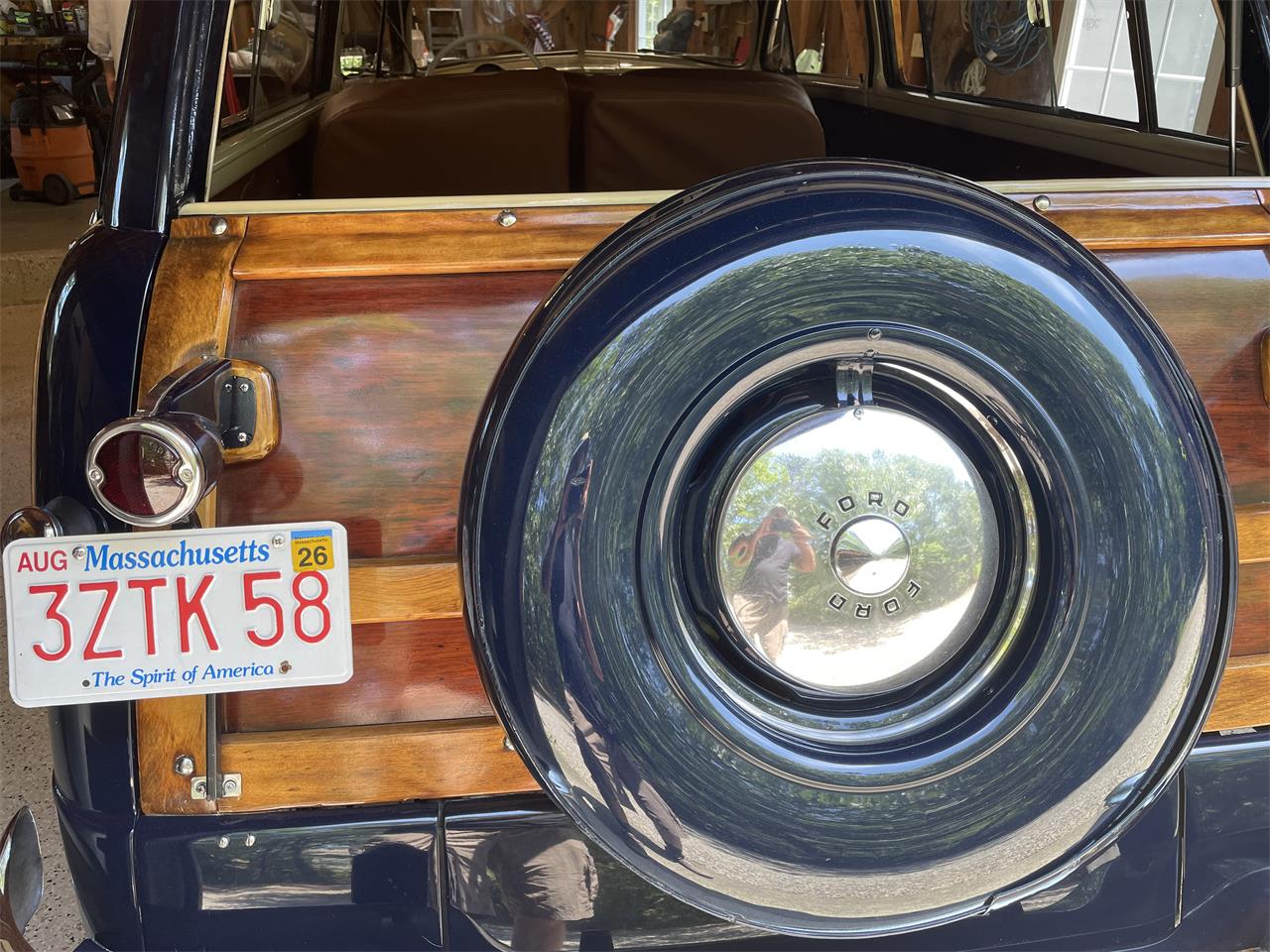 Ford-Woody-wagon-1949-blue-saddle-29