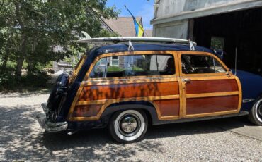 Ford-Woody-wagon-1949-blue-saddle