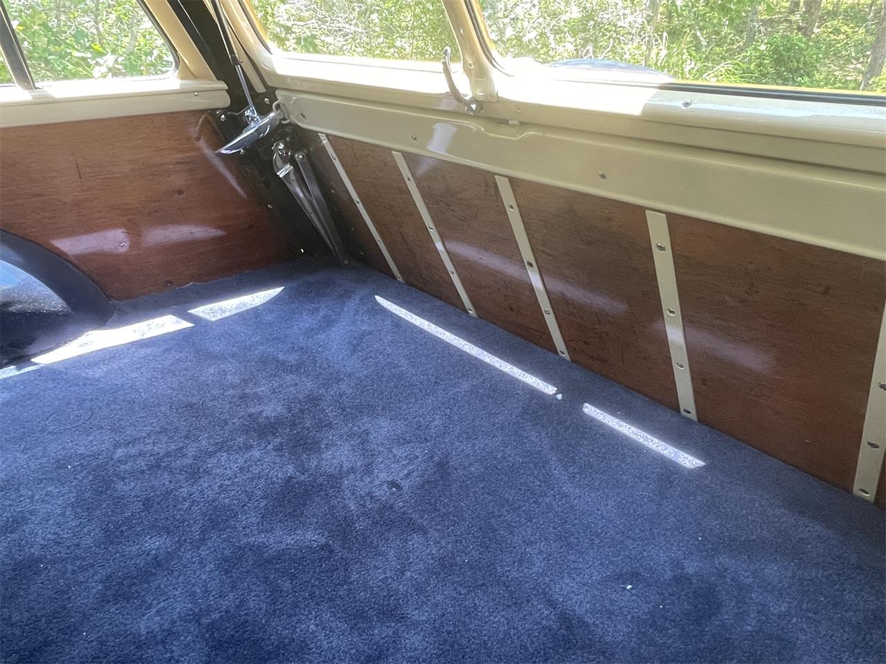 Ford-Woody-wagon-1949-blue-saddle-4