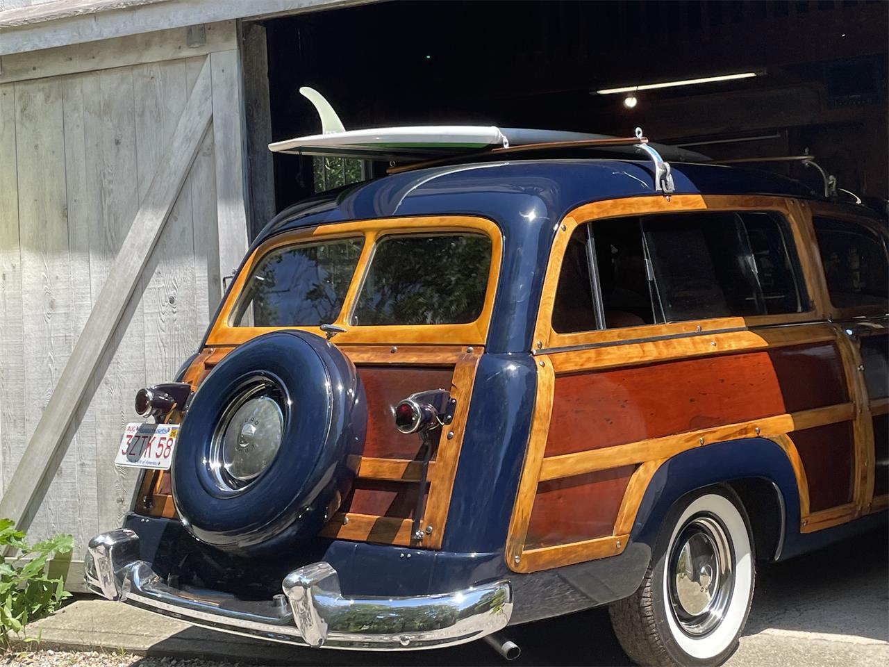 Ford-Woody-wagon-1949-blue-saddle-5