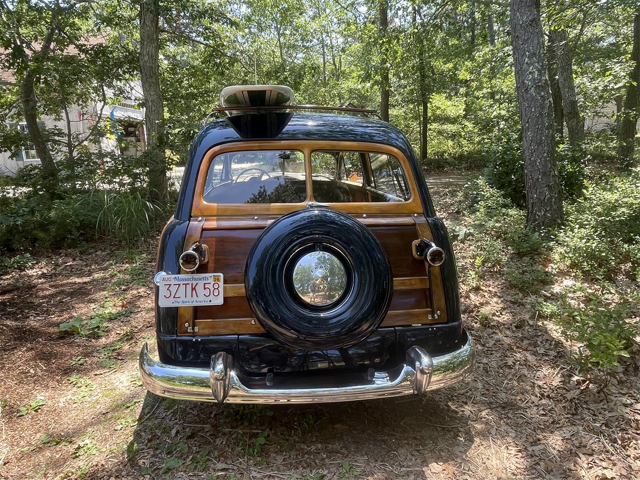 Ford-Woody-wagon-1949-blue-saddle-6