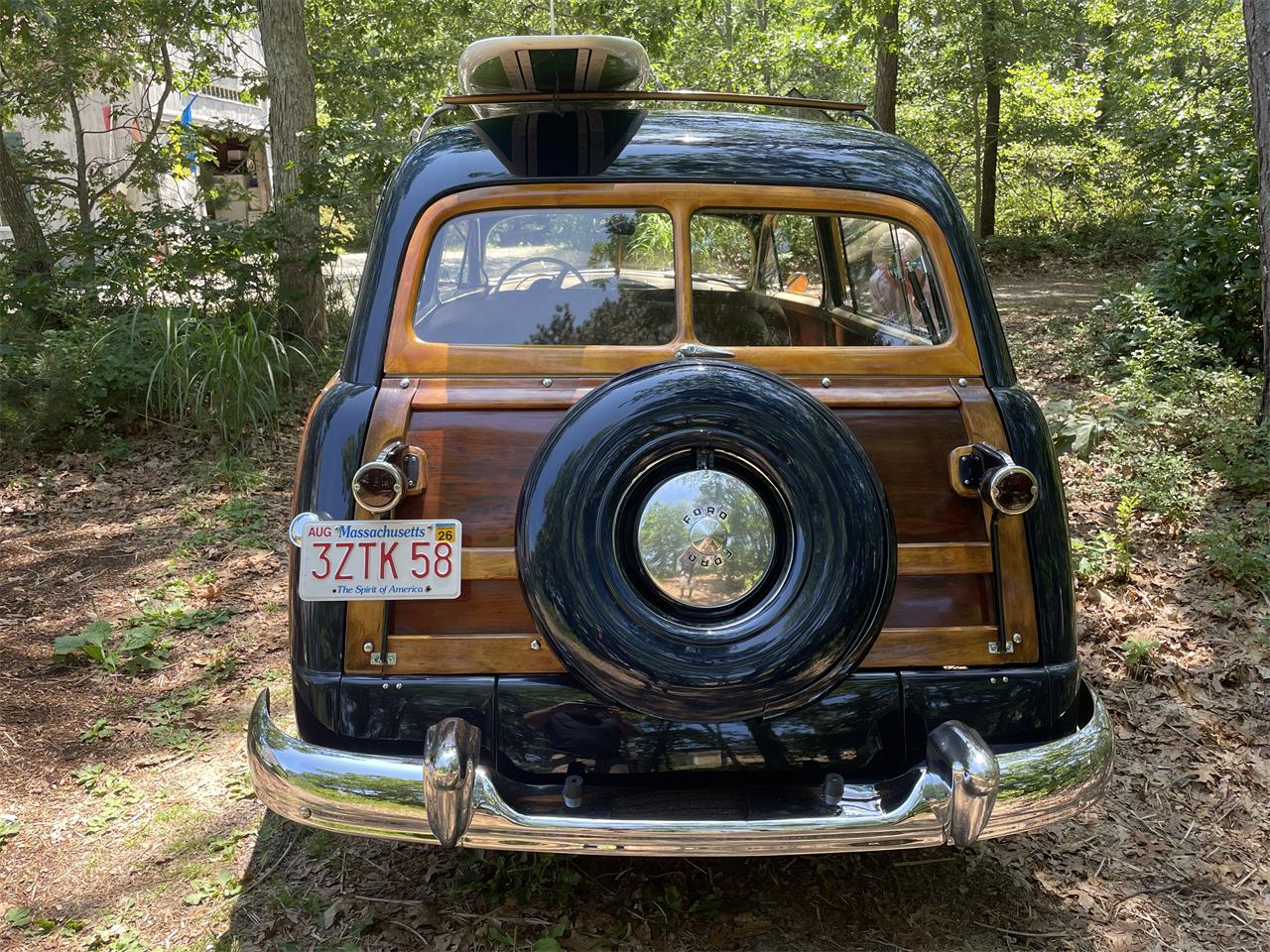 Ford-Woody-wagon-1949-blue-saddle-7
