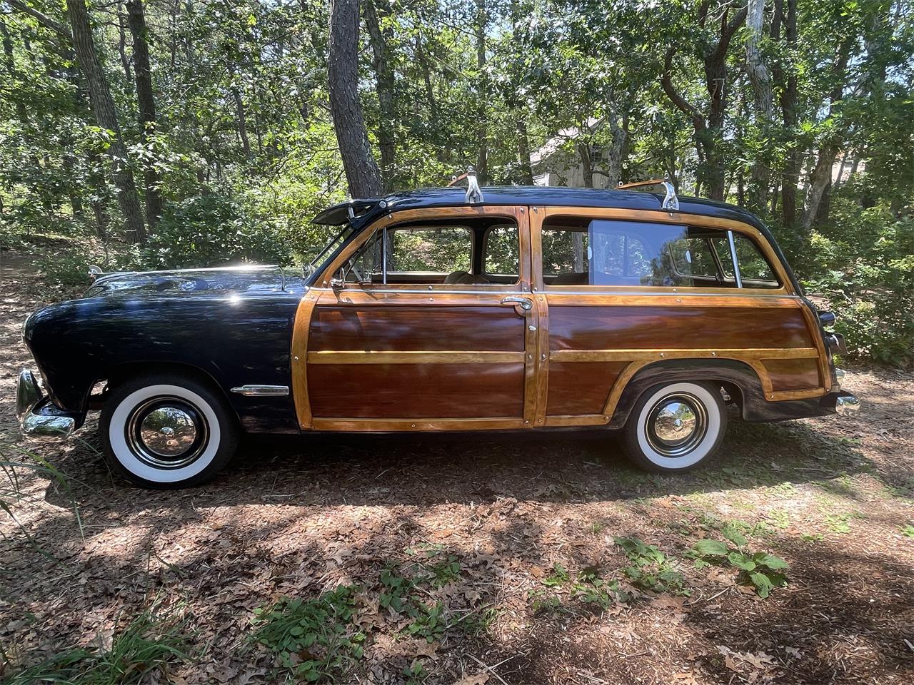 Ford-Woody-wagon-1949-blue-saddle-8