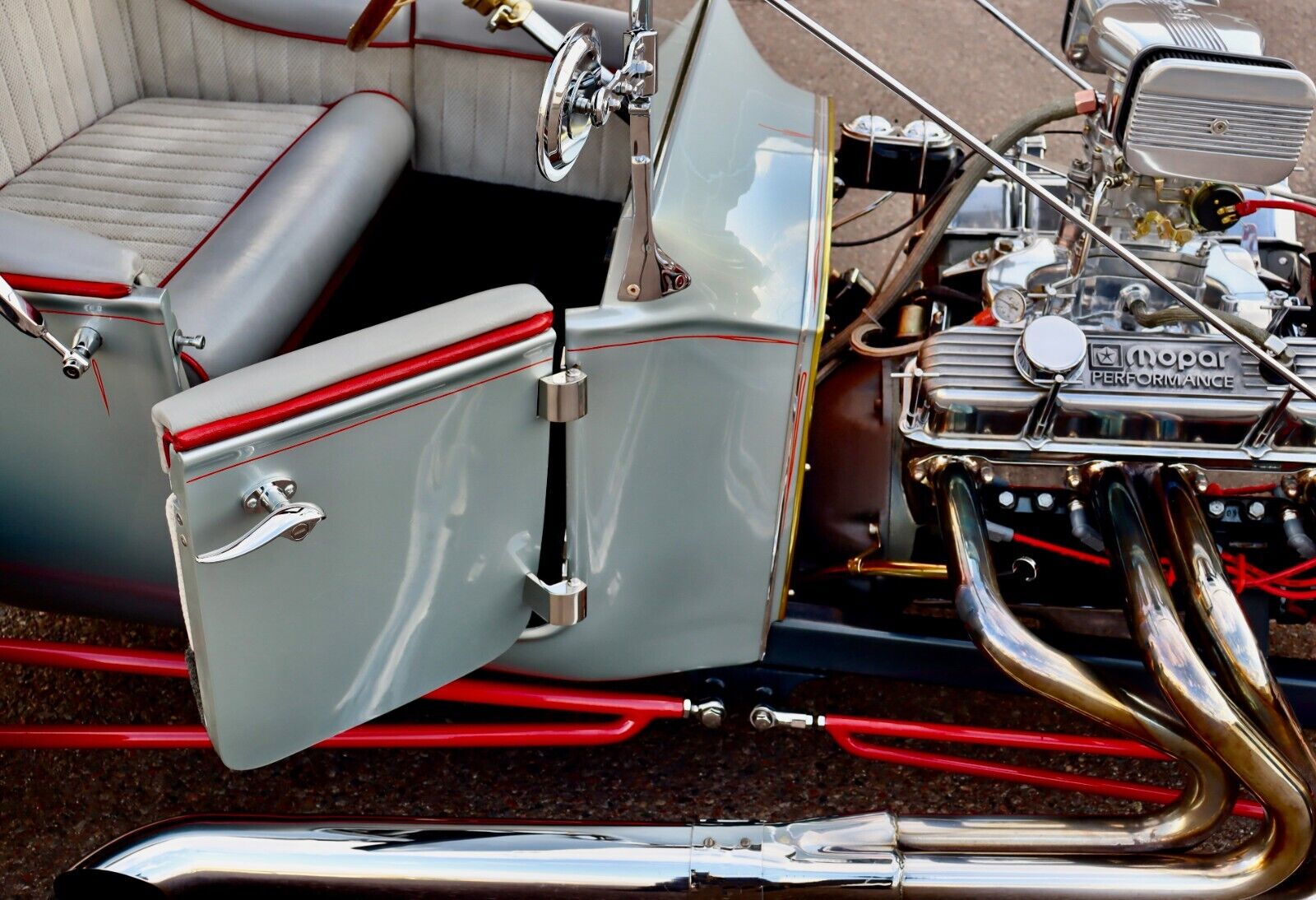 Ford-a-Mopar-Model-T-Bucket-1923-Convertible-11