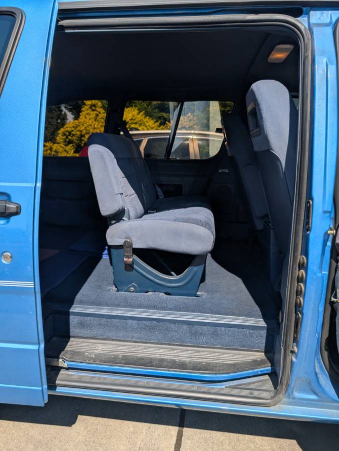 Ford-aerostar-1993-blue-1