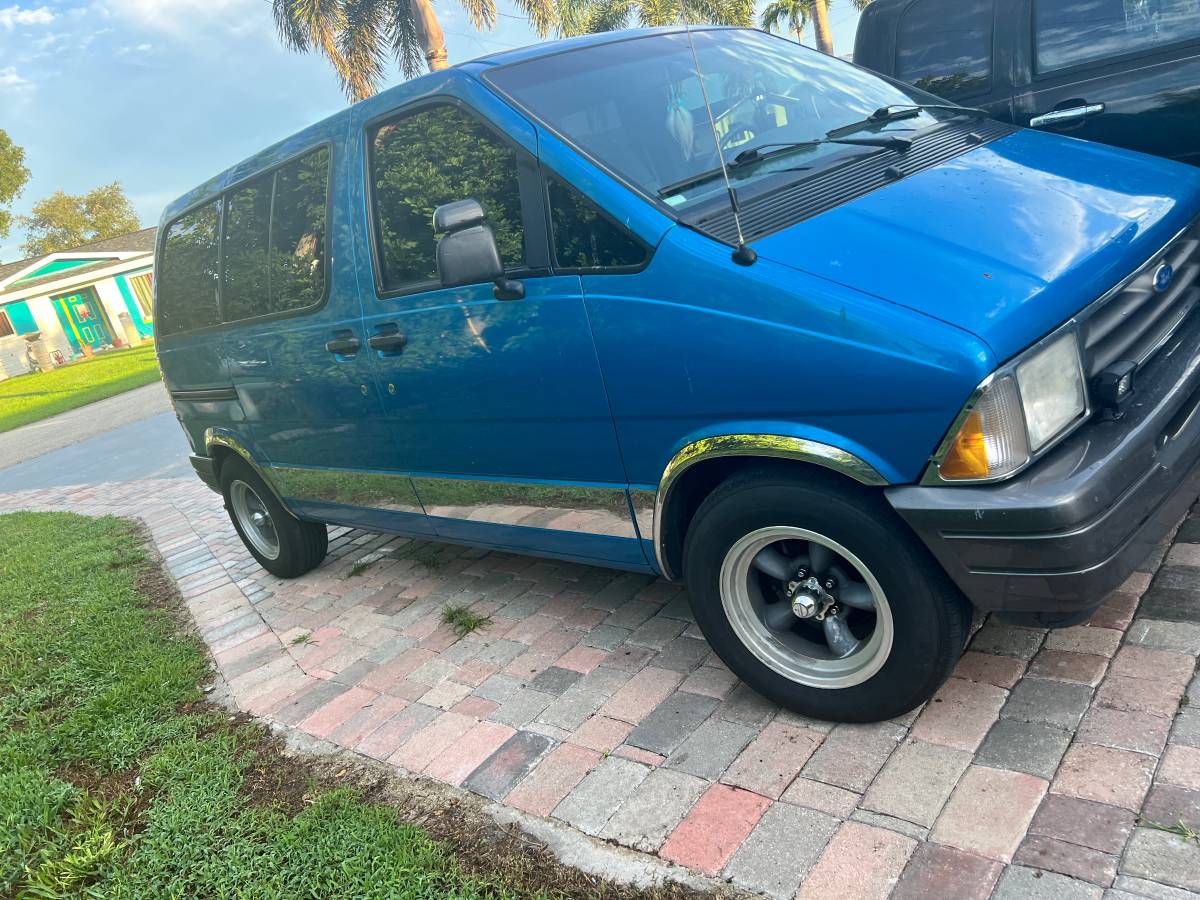Ford-aerostar-1995-blue
