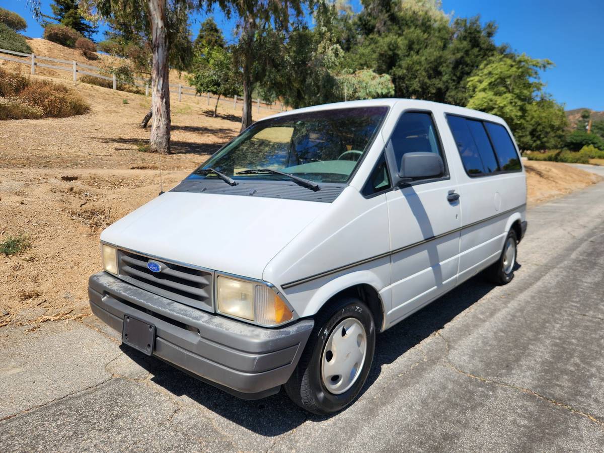 Ford-aerostar-1995-white-1