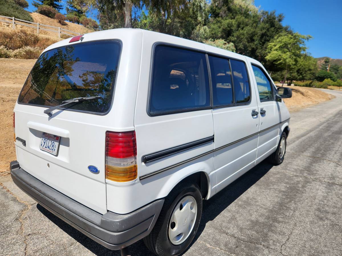 Ford-aerostar-1995-white-3