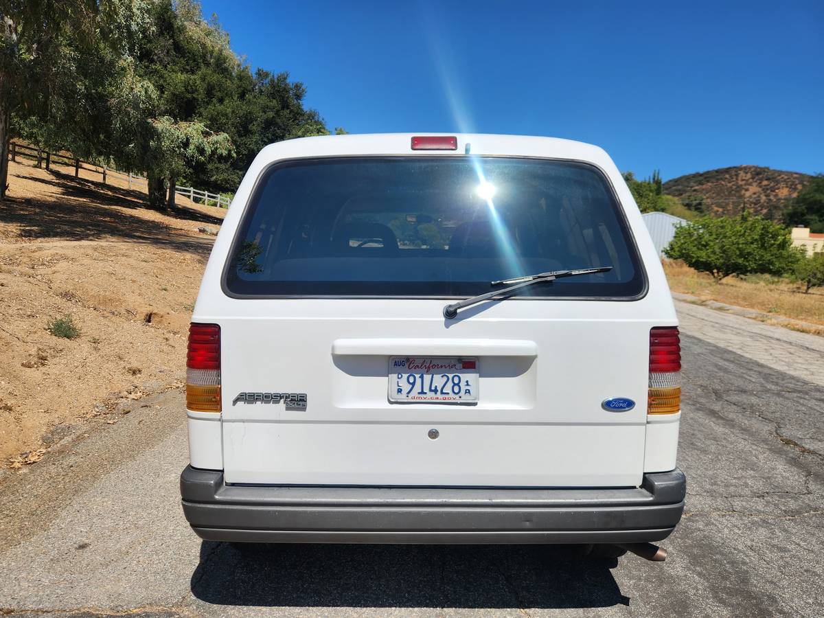 Ford-aerostar-1995-white-4
