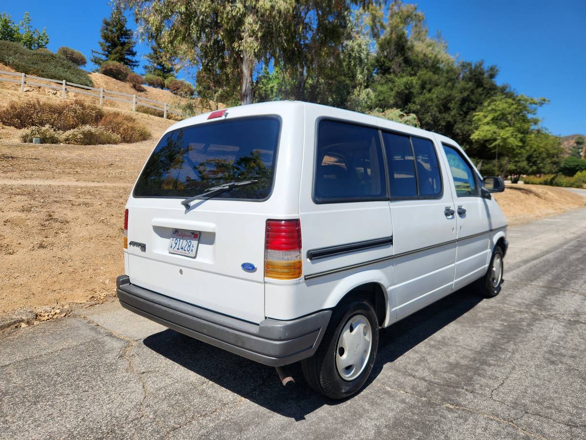 Ford-aerostar-1995-white-5