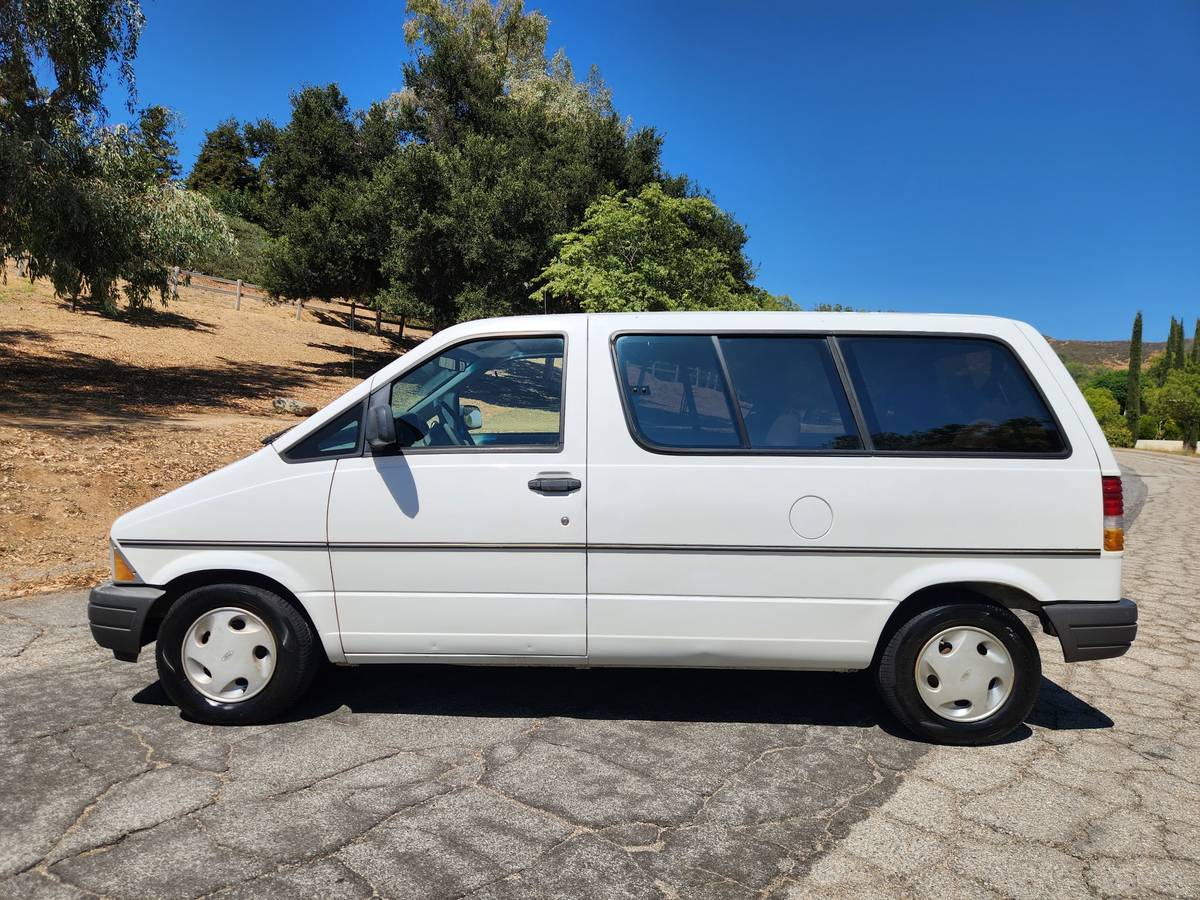Ford-aerostar-1995-white-6
