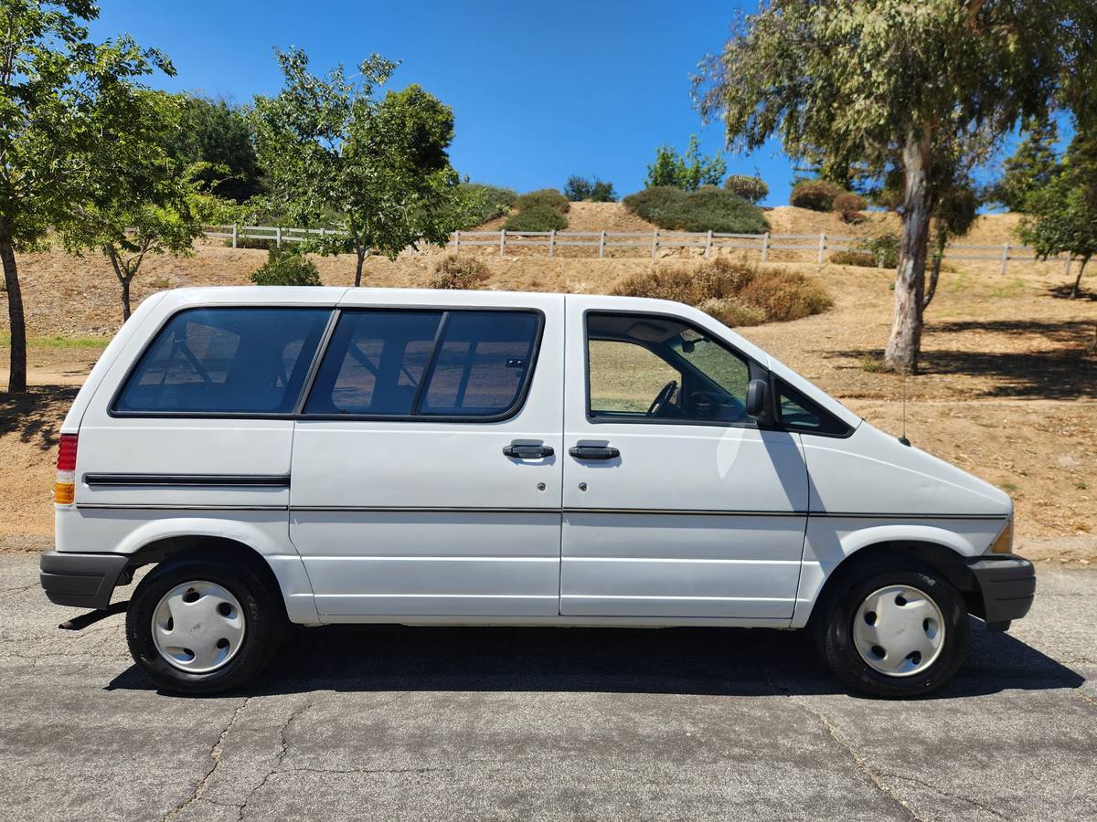 Ford-aerostar-1995-white