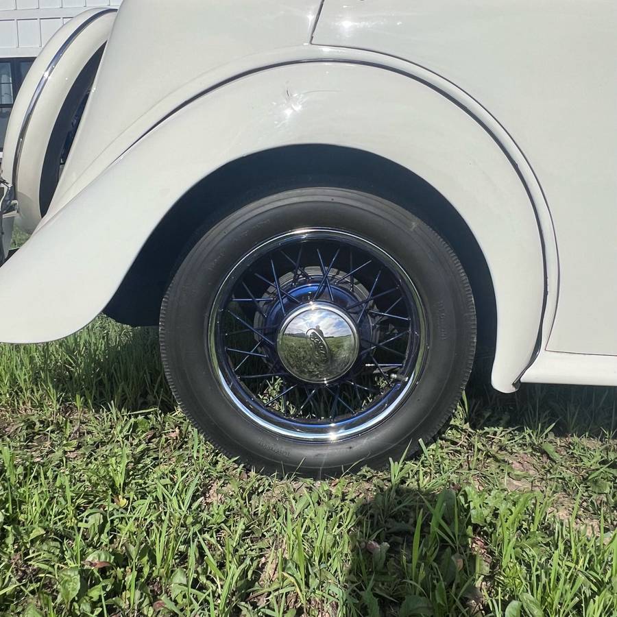 Ford-anglia-1936-white-4