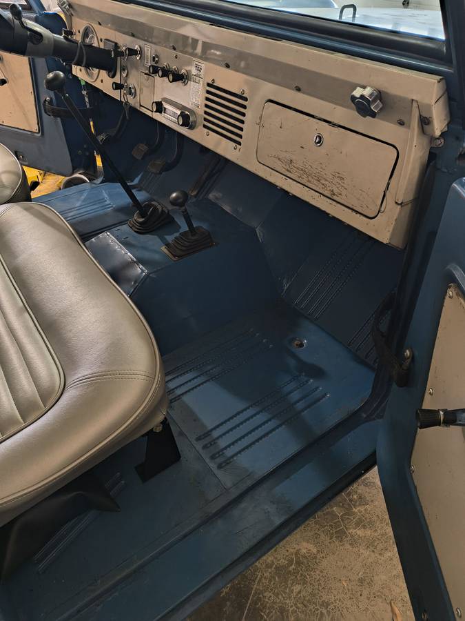 Ford-bronco-1966-blue-9