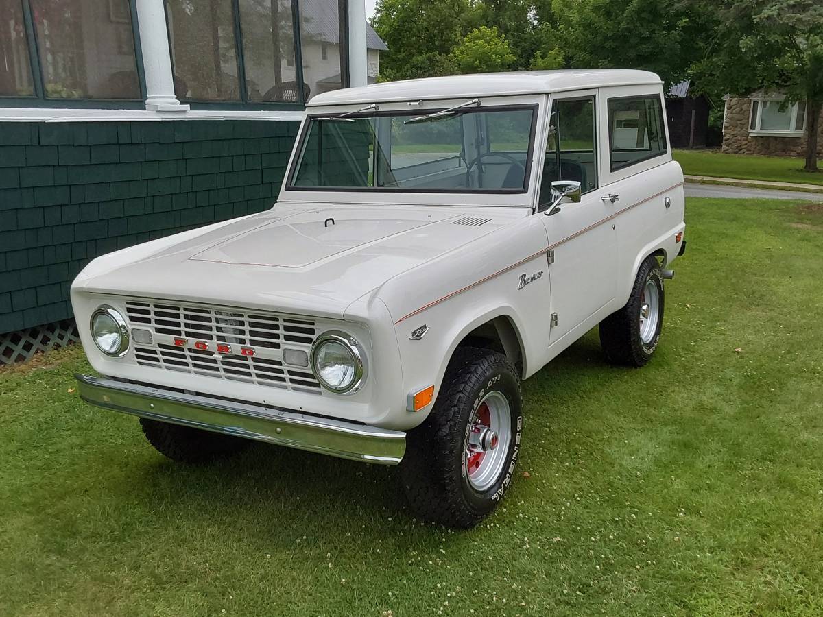 Ford-bronco-1968-white-1
