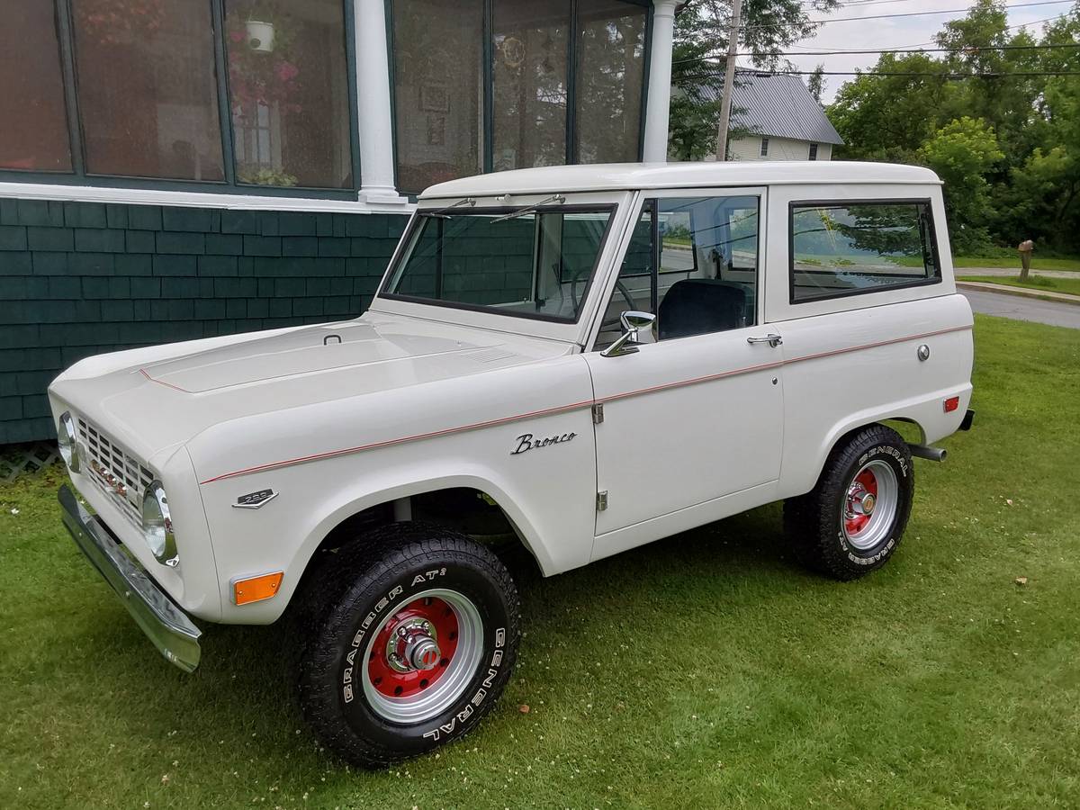 Ford-bronco-1968-white-6