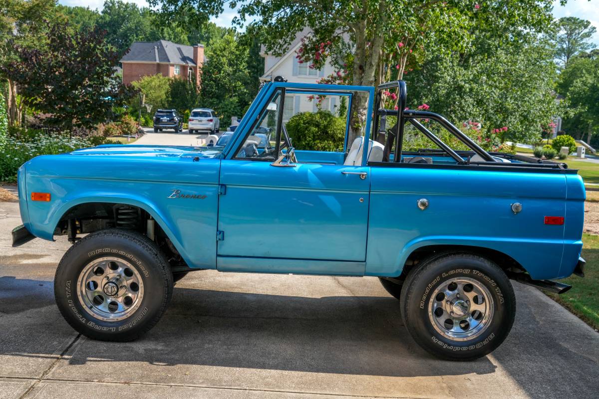 Ford-bronco-1973-blue-16