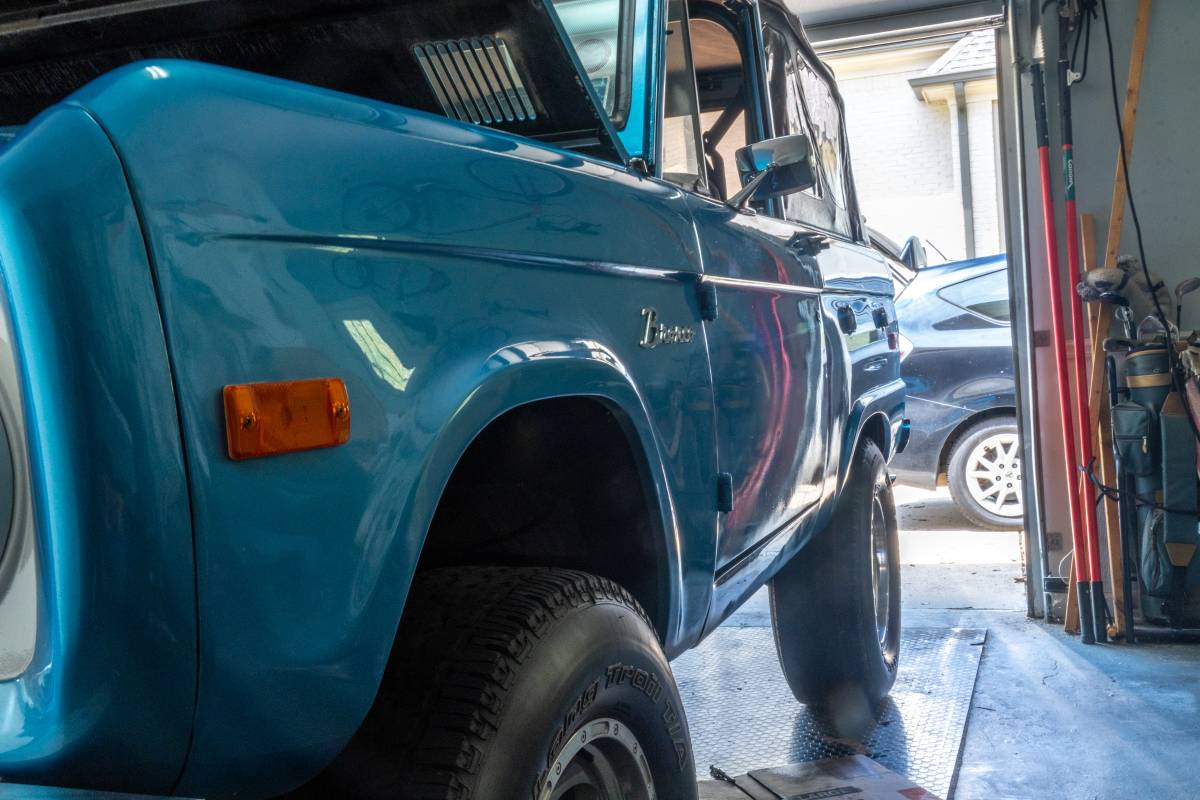 Ford-bronco-1973-blue-17