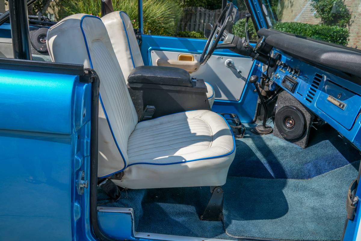 Ford-bronco-1973-blue-20