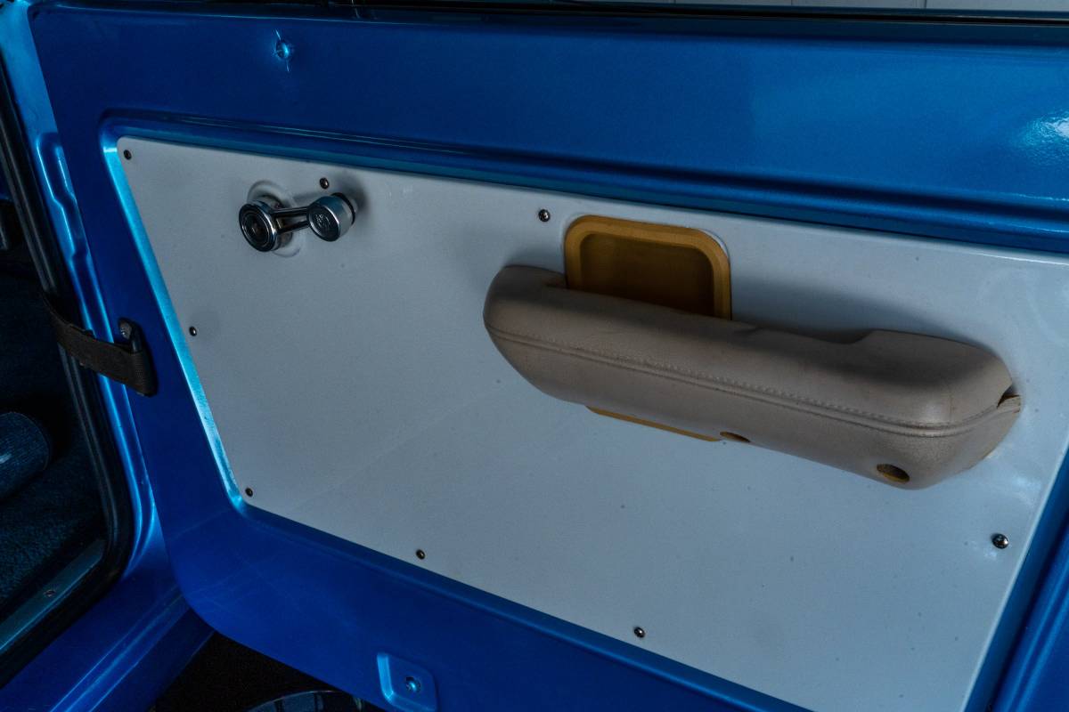 Ford-bronco-1973-blue-3