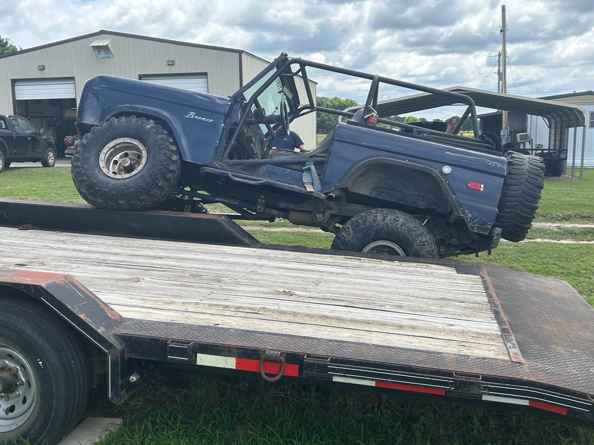 Ford-bronco-1974-blue-1