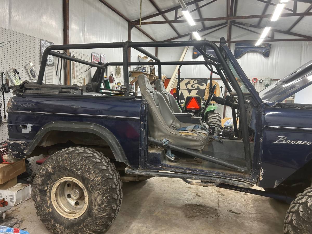 Ford-bronco-1974-blue-10