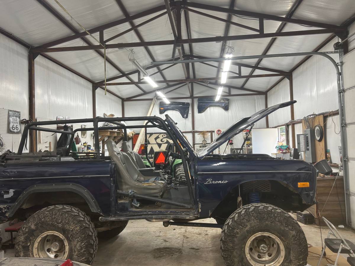Ford-bronco-1974-blue-2